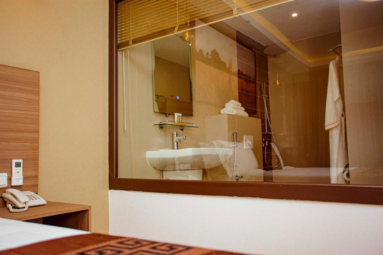 Hotel Les Vallons Abidjan Buitenkant foto