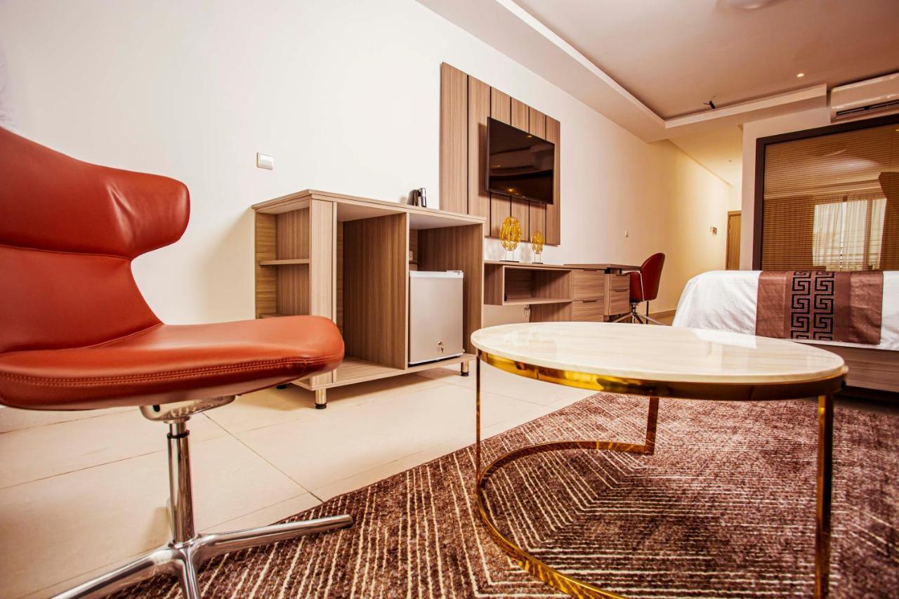 Hotel Les Vallons Abidjan Buitenkant foto